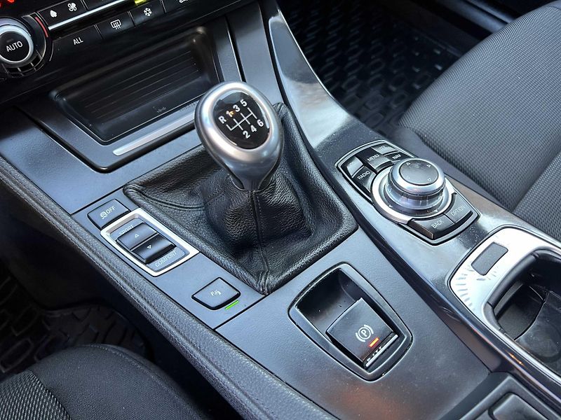 BMW Řada 5 530d 190 kW NOVÁ STK - fotka 14 z 15