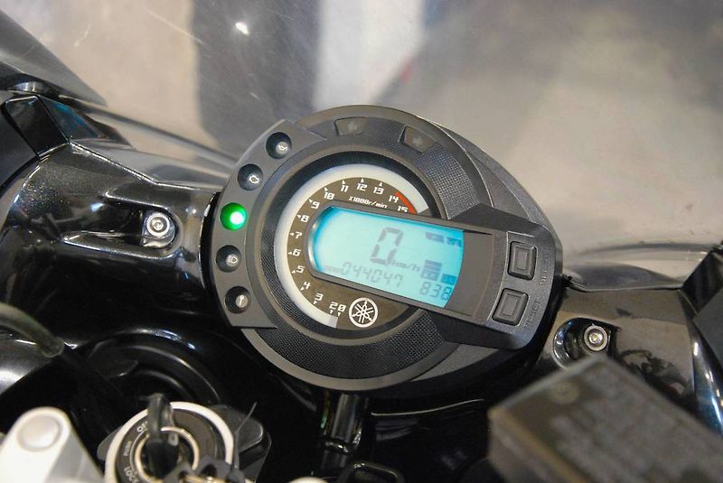 Yamaha FZ 6 S Fazer (2008) FZ6 S - nové pneu, hezký stav, - fotka 11 z 20