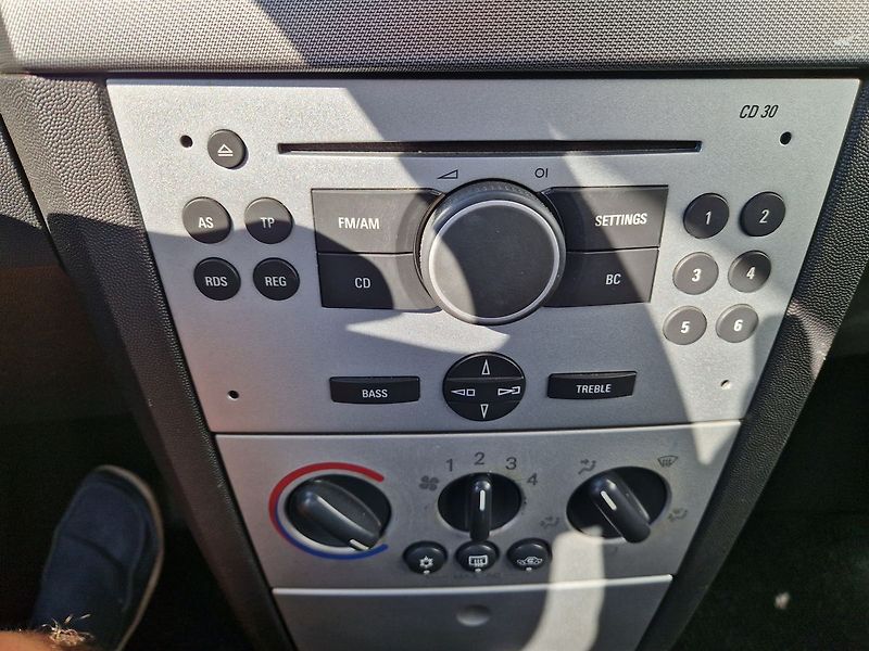 Opel Meriva 1.6 16V Automat - fotka 13 z 28