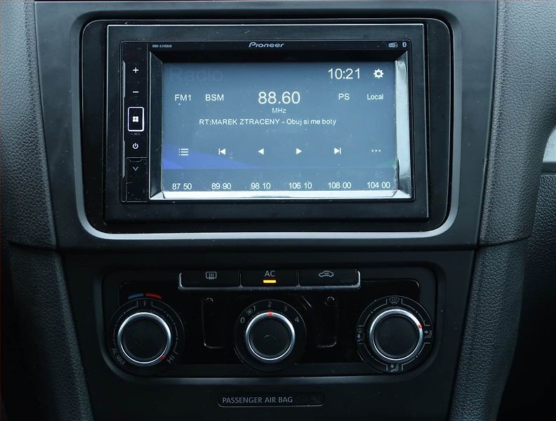 Volkswagen Golf (2012) 1.6 TDI, Serv.kniha - fotka 12 z 15