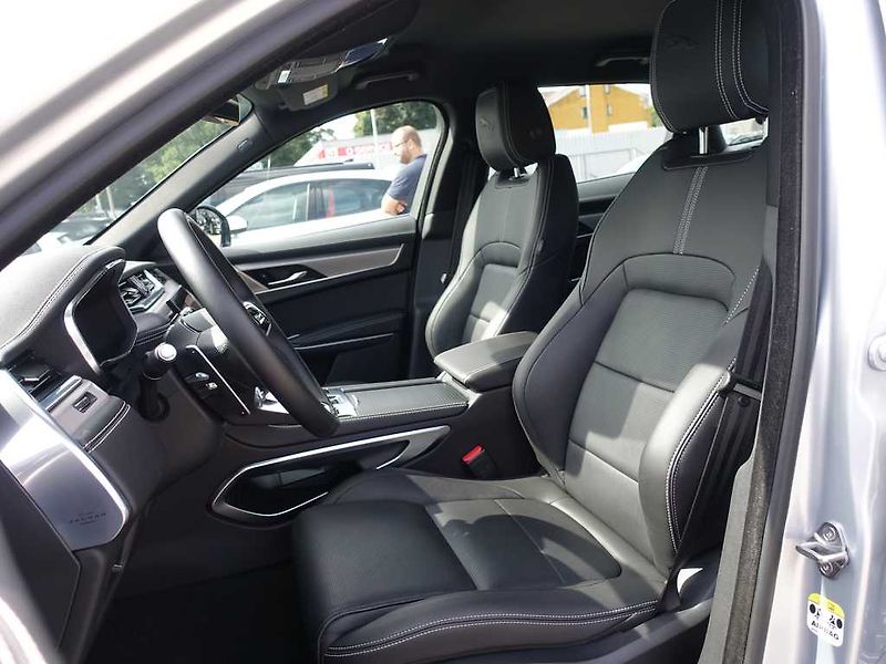 Jaguar F-Pace 2,0 R-Dynamic S D200 4x4 - fotka 10 z 38