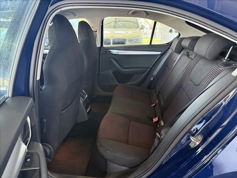 Škoda Octavia 1,4   TSI 110kW,SERVISKA,ČR - fotka 24 z 28