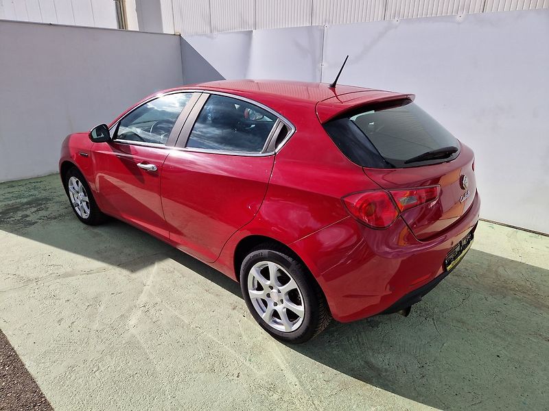 Alfa Romeo Giulietta Turismo 1.4 T 120 - fotka 4 z 27