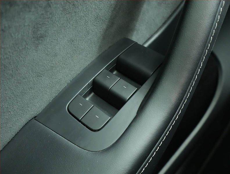 Tesla Model Y (2023) RWD LFP 60kWh, SoH 95% - fotka 19 z 21