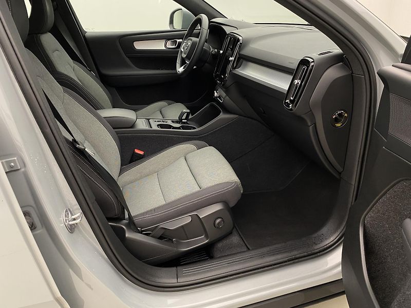 Volvo XC40 B3 CORE AUT CZ - fotka 23 z 49