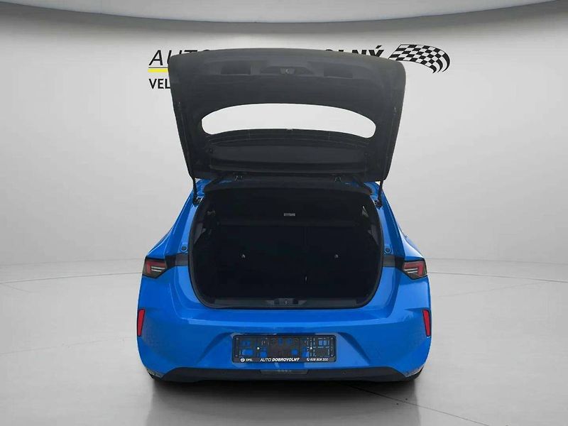 Opel Astra Edition HB 1.2 TURBO (96kW/130 - fotka 22 z 26