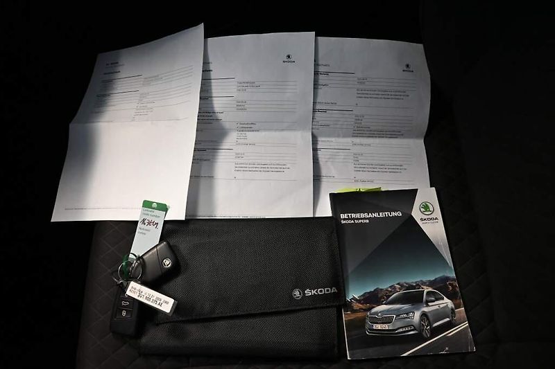 Škoda Superb (2022) 2.0 DSG LED ACC Virtual Tažné - fotka 31 z 35