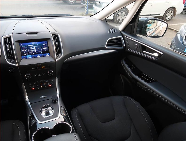 Ford S-MAX (2018) Titanium 2.0 EcoBlue, Automat - fotka 8 z 22