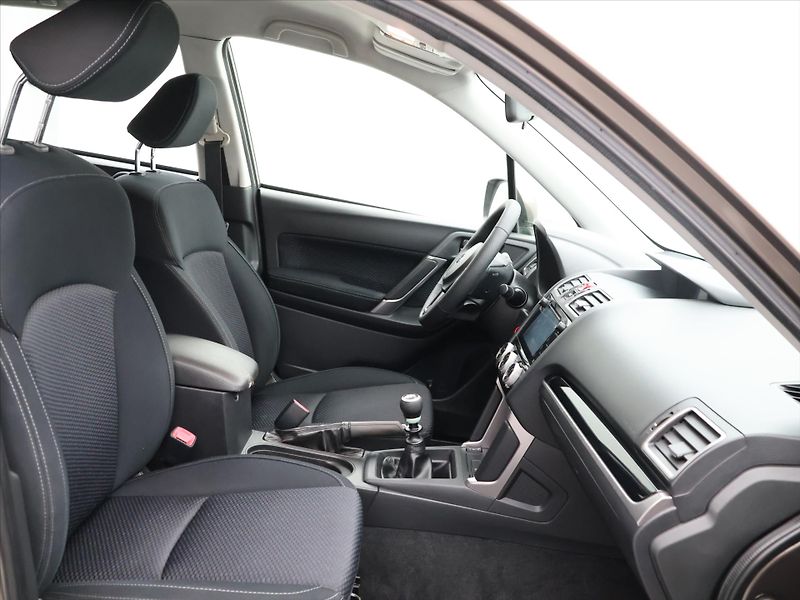 Subaru Forester 2,0 i-L 110kW Comfort 4x4 CZ - fotka 11 z 32