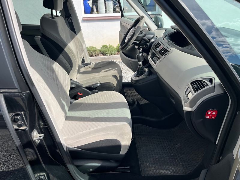 Citroën Grand C4 Picasso (2007) 1.8 i 16V Nová STK,7míst,Roz. - fotka 12 z 16