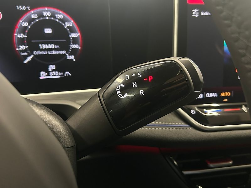 Volkswagen Passat (2025) R-Line Black 142kW DSG 4WD | Z - fotka 47 z 65