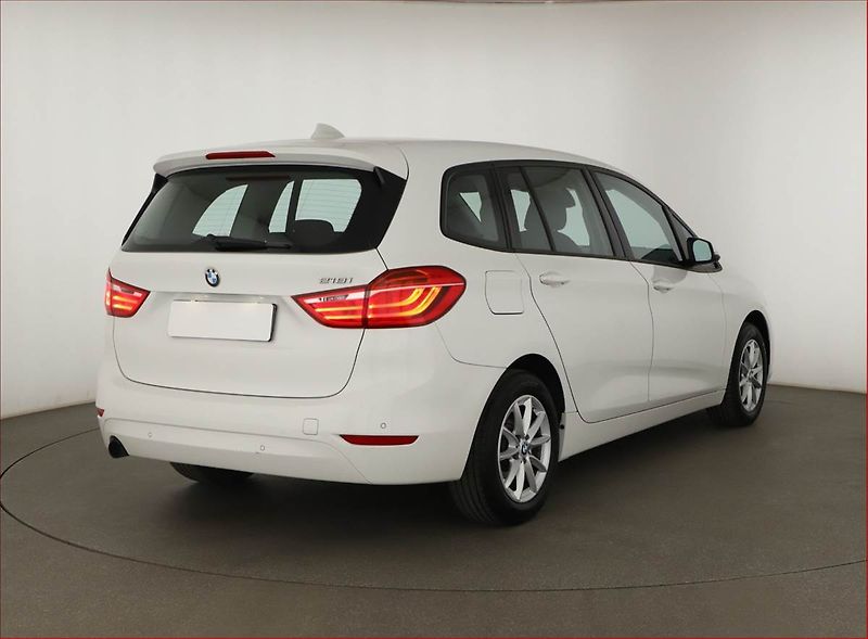 BMW Řada 2 (2016) 218i Gran Tourer, Automat - fotka 5 z 13