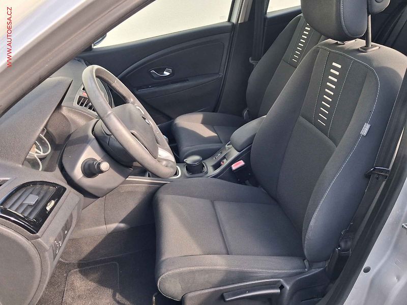 Renault Mégane (2011) 1.6i, ČR, autoAC, temp - fotka 9 z 15