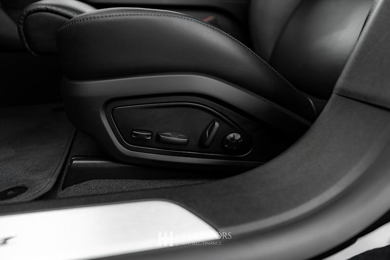 Porsche Taycan (2024) 320kW - fotka 25 z 50