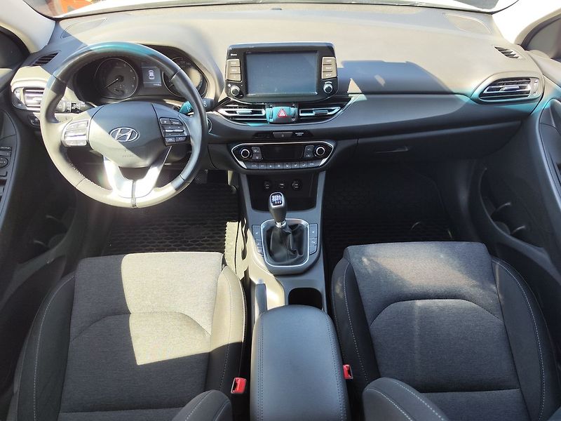 Hyundai i30 1.5 T-GDI/117kW Smart - fotka 12 z 32