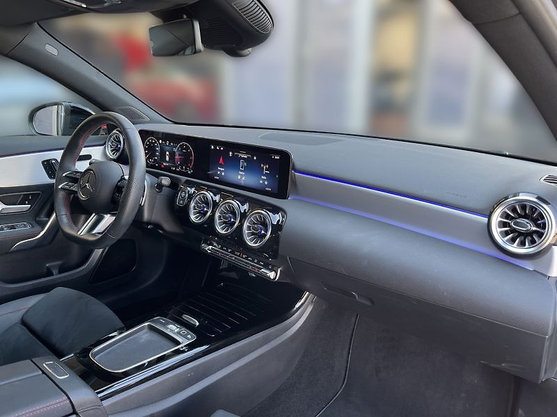 Mercedes-Benz Třídy A A-Třída 200 d AMG Night Manufa - fotka 14 z 20