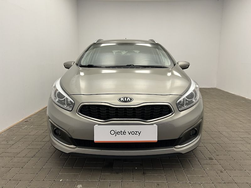Kia Ceed 1.6 CRDI EXCLUSIVE - fotka 4 z 25