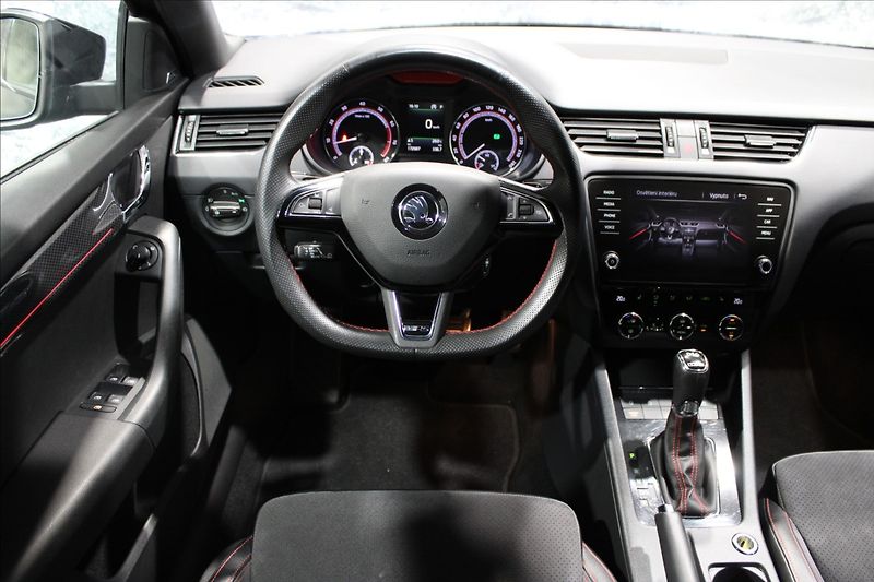 Škoda Octavia 2,0 TSI 169KW RS DSG - fotka 34 z 36