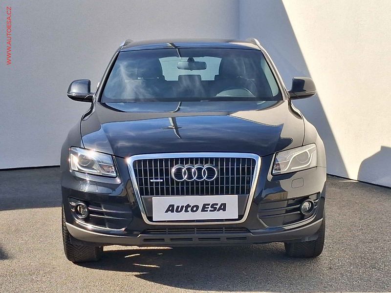 Audi Q5 (2012) 2.0 TDi quattro, S-line, TZ - fotka 2 z 15