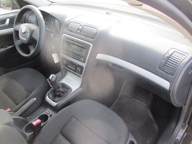Škoda Octavia 1.2 TSi*TAŽNÉ*L+Z PNEU*VÝHŘEV - fotka 24 z 43