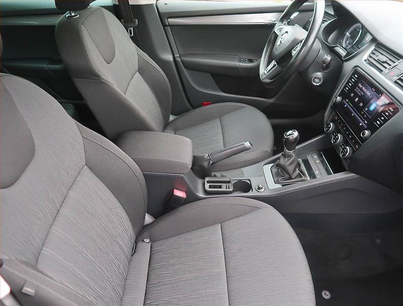Škoda Octavia (2017) Style 1.6 TDI, Serv.kniha - fotka 9 z 13