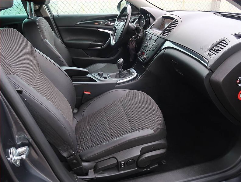 Opel Insignia (2011) 2.0 CDTI, 4X4, Serv.kniha - fotka 9 z 19