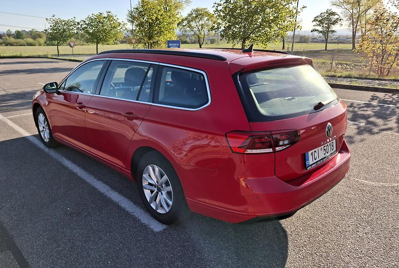 Volkswagen Passat 2.0 TDI Bussines DSG - fotka 2 z 16