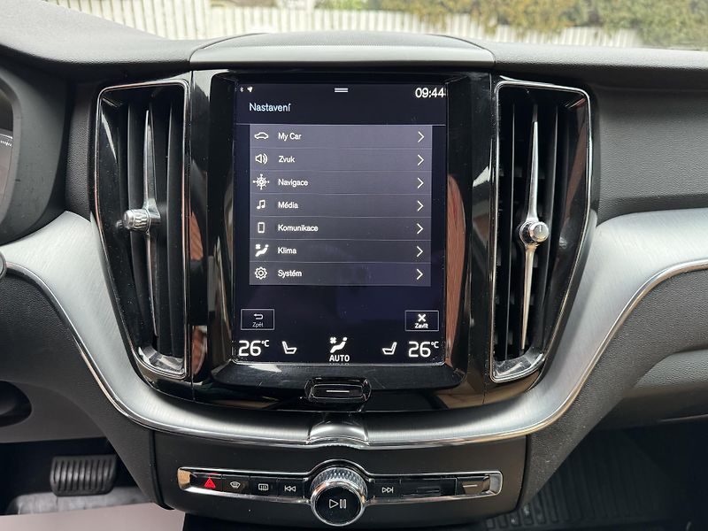 Volvo XC60 XC60-D5-173KW-AWD-ČR - fotka 19 z 28