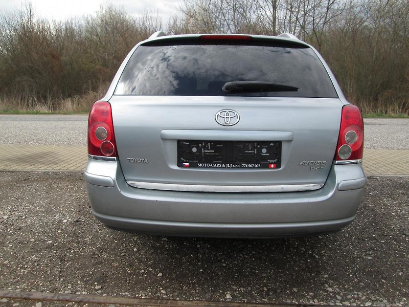 Toyota Avensis (2008) 2,2  130 KW - fotka 12 z 24
