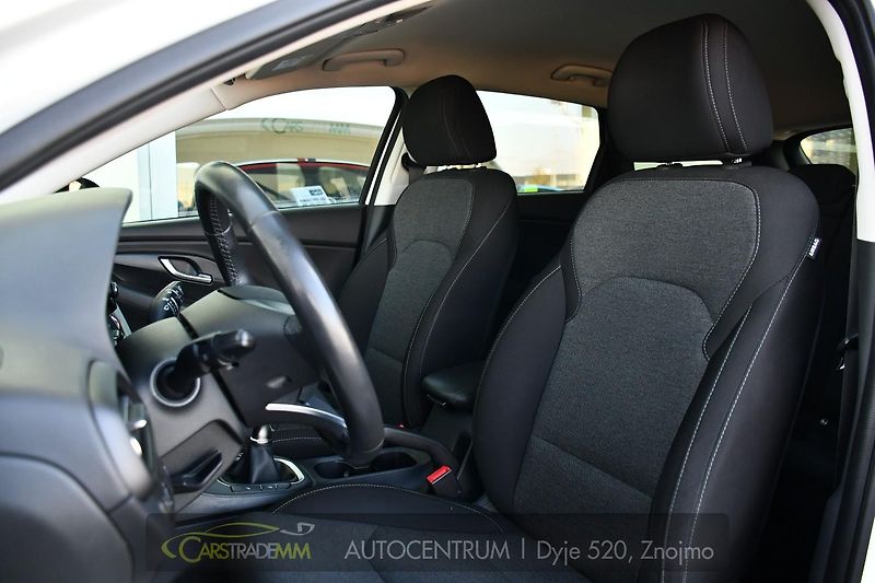 Hyundai i30 1.6CRDi NAVI KAMERA CARPLAY - fotka 11 z 48