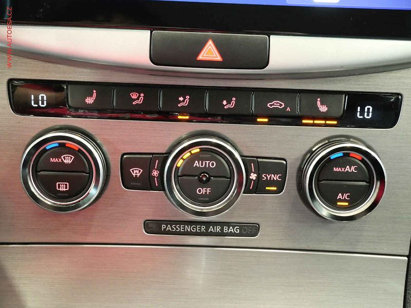 Volkswagen Passat (2013) 2.0TDi, DSG, xenon, park - fotka 18 z 19