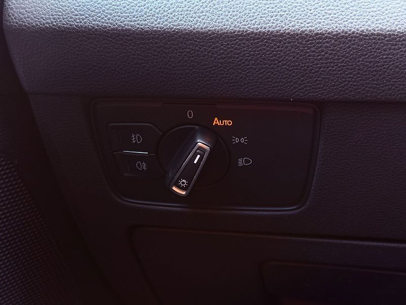 Volkswagen Passat 2.0 TDi DSG R-Line, ČR - fotka 24 z 26
