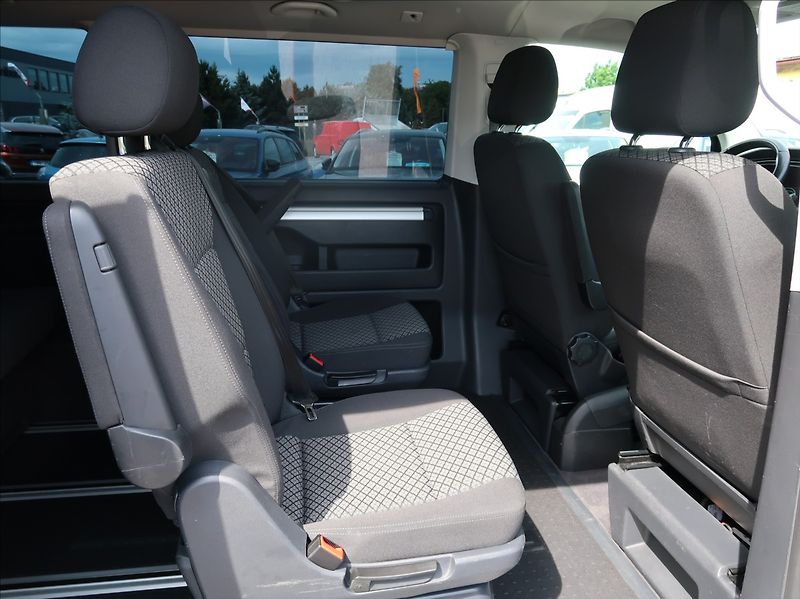 Volkswagen Multivan 2,0 TDi,110kW,7míst,4x4,DSG,DP - fotka 19 z 34