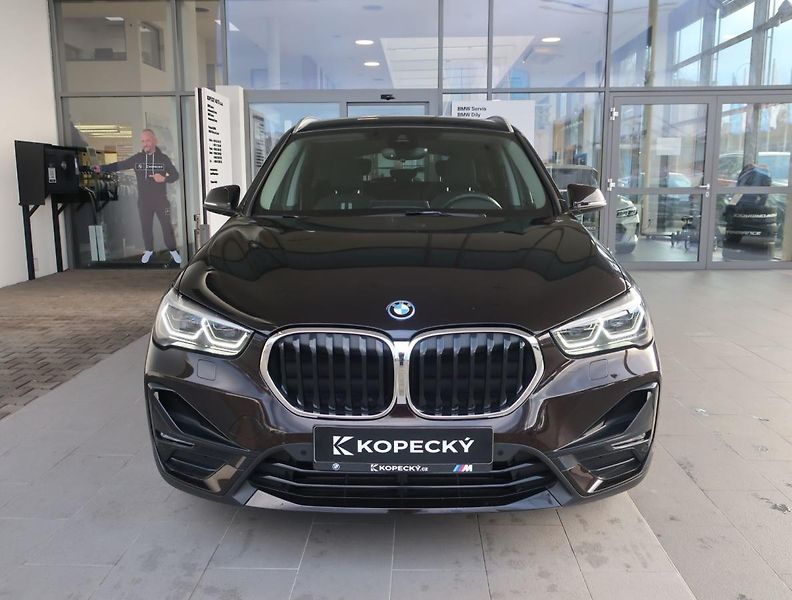 BMW X1 (2022) xDrive25e Sport Line - fotka 2 z 19