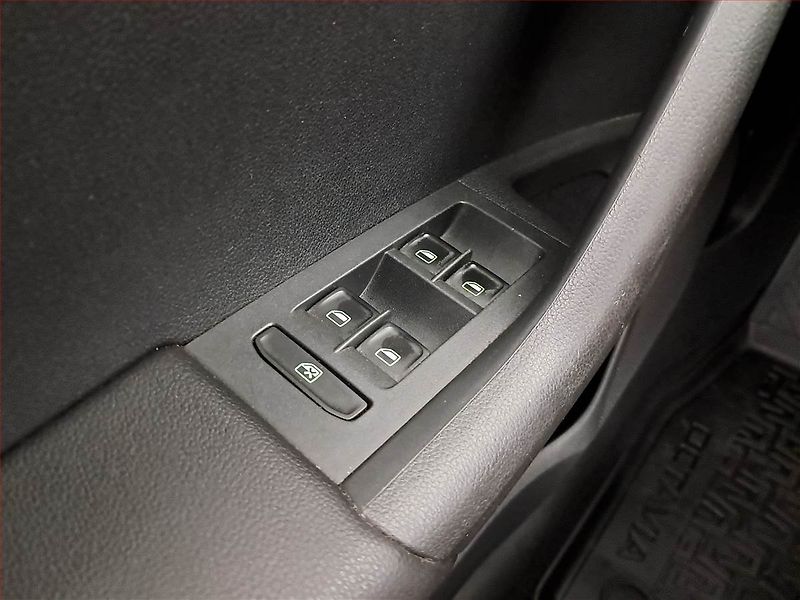 Škoda Octavia (2013) 1.6 TDI, Tempomat - fotka 17 z 17