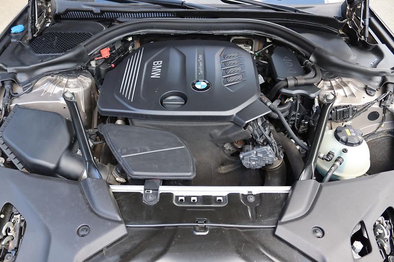 BMW Řada 5 520D XDRIVE SPORT LINE G30  - fotka 50 z 50