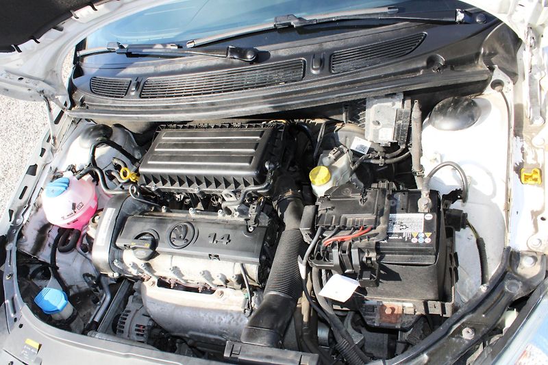 Škoda Fabia (2014) 1,4i 16V KLIMA EL.OKNA PC ALU - fotka 16 z 16