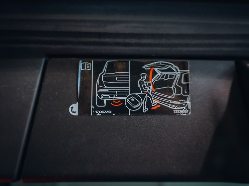 Volvo V90 D5 Momentum 173 kW AWD - fotka 9 z 30