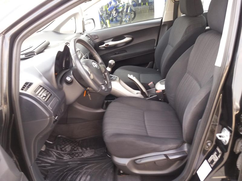 Toyota Auris 1.4VVTi,71kW,DIG.KLIMA,TAŽNY!! - fotka 16 z 25