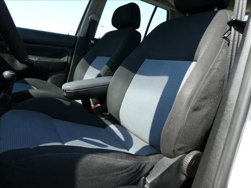 Volkswagen Golf 1,9 TDi 74kW EDITION - fotka 22 z 30