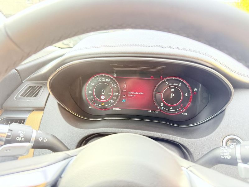 Jaguar E-Pace (2021) 2.0D,4WD,FACELIFT,ZÁRUKA - fotka 24 z 56