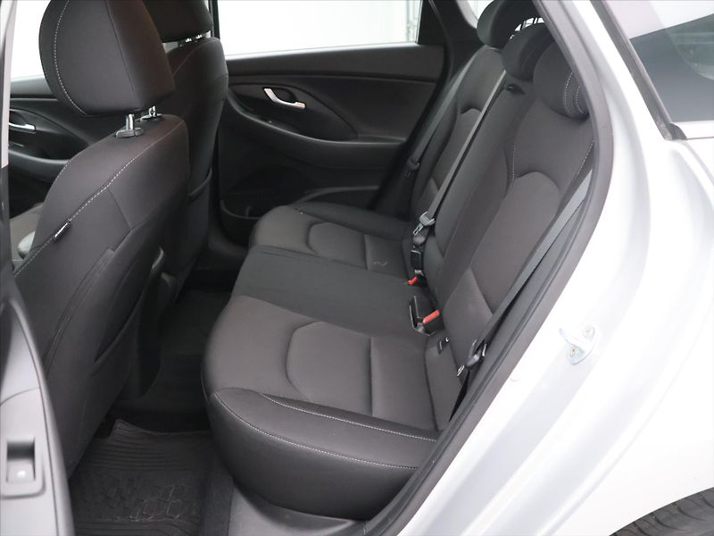 Hyundai i30 1,6 CRDi 85kW Style CZ 1.Maj. - fotka 14 z 30