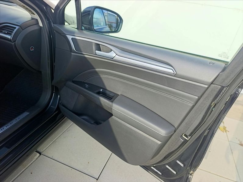 Ford Mondeo 2,0 TDCi Automat Kamera Navi - fotka 26 z 45