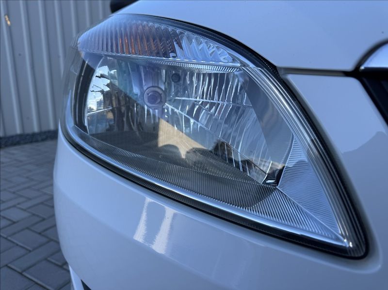 Škoda Fabia 1,4 i 16V 63kW DPH 1.maj ČR - fotka 8 z 47