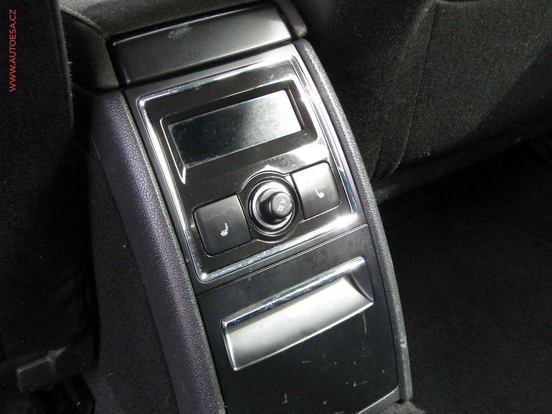 Škoda Superb (2014) 2.0 TDi 4x4, ČR, Elegance - fotka 12 z 21