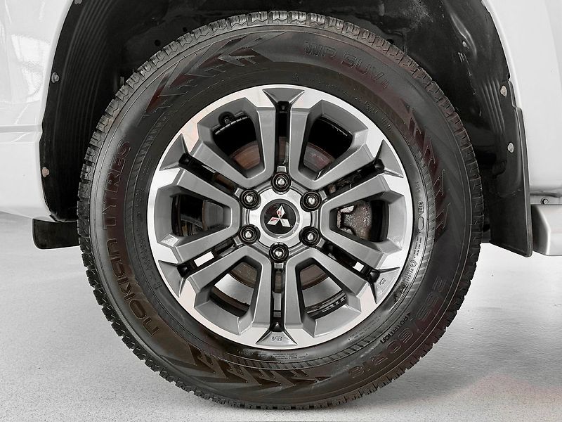 Mitsubishi Ostatní 2.2D-iD A/T INTENSE 4WD DOUBLE - fotka 9 z 20