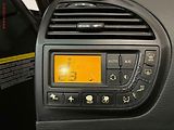 Citroën C4 Picasso (2009) 1.6 HDI, autoAC, temp - náhled 15