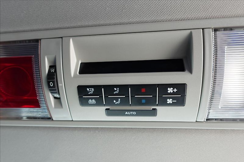 Volkswagen Caravelle 2,0 TDi  L2H1 8MÍST KLIMA - fotka 22 z 37