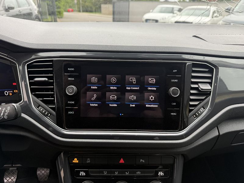 Volkswagen T-Roc 1.5 TSI 110 kW - fotka 16 z 23