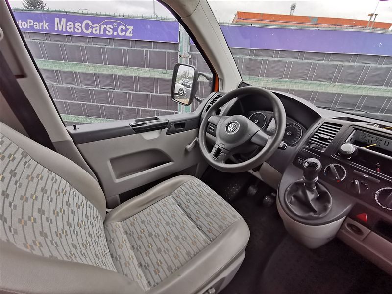 Volkswagen Transporter 2.0 TDI - fotka 8 z 10